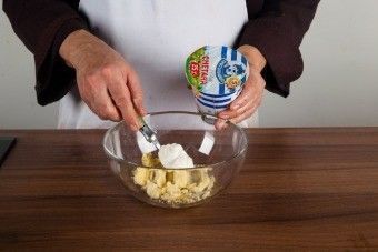 Канапе из печеного картофеля и спаржи с кремом из сметаны Канапе из печеного картофеля и спаржи с кремом из сметаны