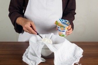 Рулетики из запеченного перца с начинкой из сметаны с пряными травами Рулетики из запеченного перца с начинкой из сметаны с пряными травами