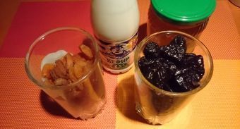 Кефир с курагой и черносливом. Кефир с курагой и черносливом.