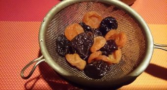 Кефир с курагой и черносливом. Кефир с курагой и черносливом.