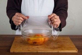 Рулетики из запеченного перца с начинкой из сметаны с пряными травами Рулетики из запеченного перца с начинкой из сметаны с пряными травами