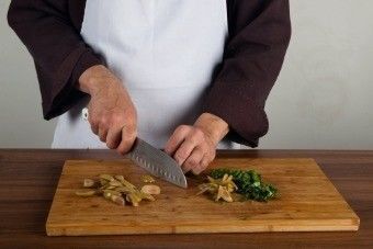 Рулетики из запеченного перца с начинкой из сметаны с пряными травами Рулетики из запеченного перца с начинкой из сметаны с пряными травами