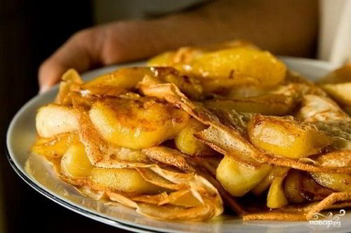 Карамельные блинчики с яблоками. Фото. Рецепт приготовления карамельных блинчиков с яблоками и сметаной.