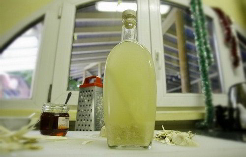 Настойка хреновуха из водки с мёдом в домашних условиях. Фото. Настойка хреновуха на водке с мёдом. Рецепт приготовления в домашних условиях.