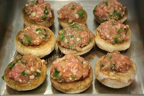 Шампиньоны фаршированные мясным фаршем. Рецепт: шампиньоны фаршированные мясным фаршем в духовке. Фото.