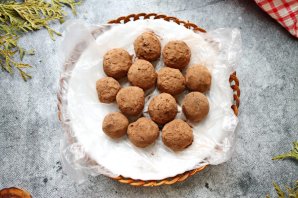 Трюфели из горького и молочного шоколада Трюфели из горького и молочного шоколада