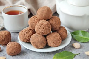 Трюфели из горького и молочного шоколада Трюфели из горького и молочного шоколада