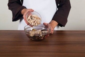 Салат из баклажанов с курицей и гранатами Салат из баклажанов с курицей и гранатами