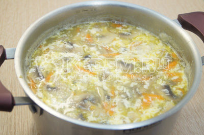 Суп с шампиньонами и сыром