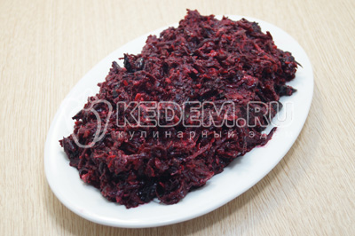 Салат со свёклой, черносливом и сыром &laquo;Барон&raquo;