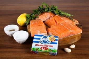 Запеченный лосось с травами и лимоном