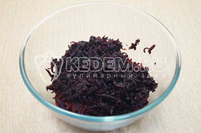 Салат со свёклой, черносливом и сыром &laquo;Барон&raquo;