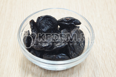 Салат со свёклой, черносливом и сыром &laquo;Барон&raquo;