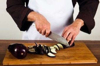 Салат из баклажанов с курицей и гранатами Салат из баклажанов с курицей и гранатами