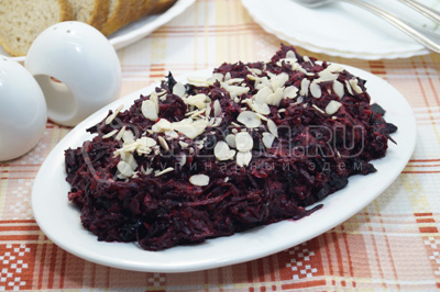 Салат со свёклой, черносливом и сыром &laquo;Барон&raquo;