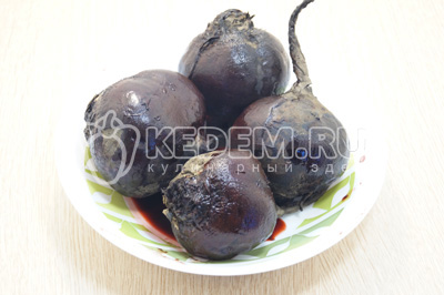 Салат со свёклой, черносливом и сыром &laquo;Барон&raquo;