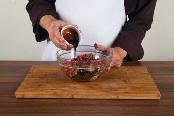 Салат из баклажанов с курицей и гранатами Салат из баклажанов с курицей и гранатами