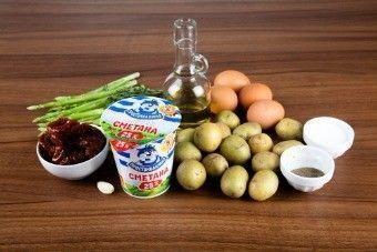 Канапе из печеного картофеля и спаржи с кремом из сметаны Канапе из печеного картофеля и спаржи с кремом из сметаны