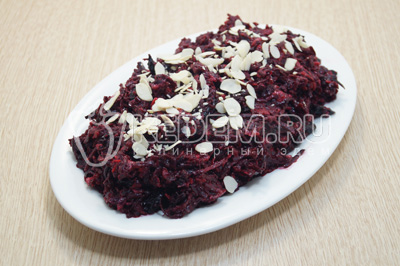 Салат со свёклой, черносливом и сыром &laquo;Барон&raquo;