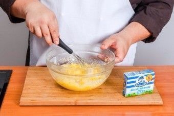 Пирог с изюмом на сметане Пирог с изюмом на сметане